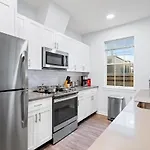 2 Bed Condo With Gym And Laundry Minutes From Nyc