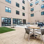2 Bed Condo With Gym And Laundry Minutes From Nyc