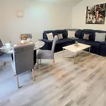 Luxury Apartments 5Queenbed - 20 Min Away Manhattan