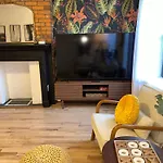 Luxury Boutique Home - 5 Beds 2 Baths 25 Minutes To Nyc