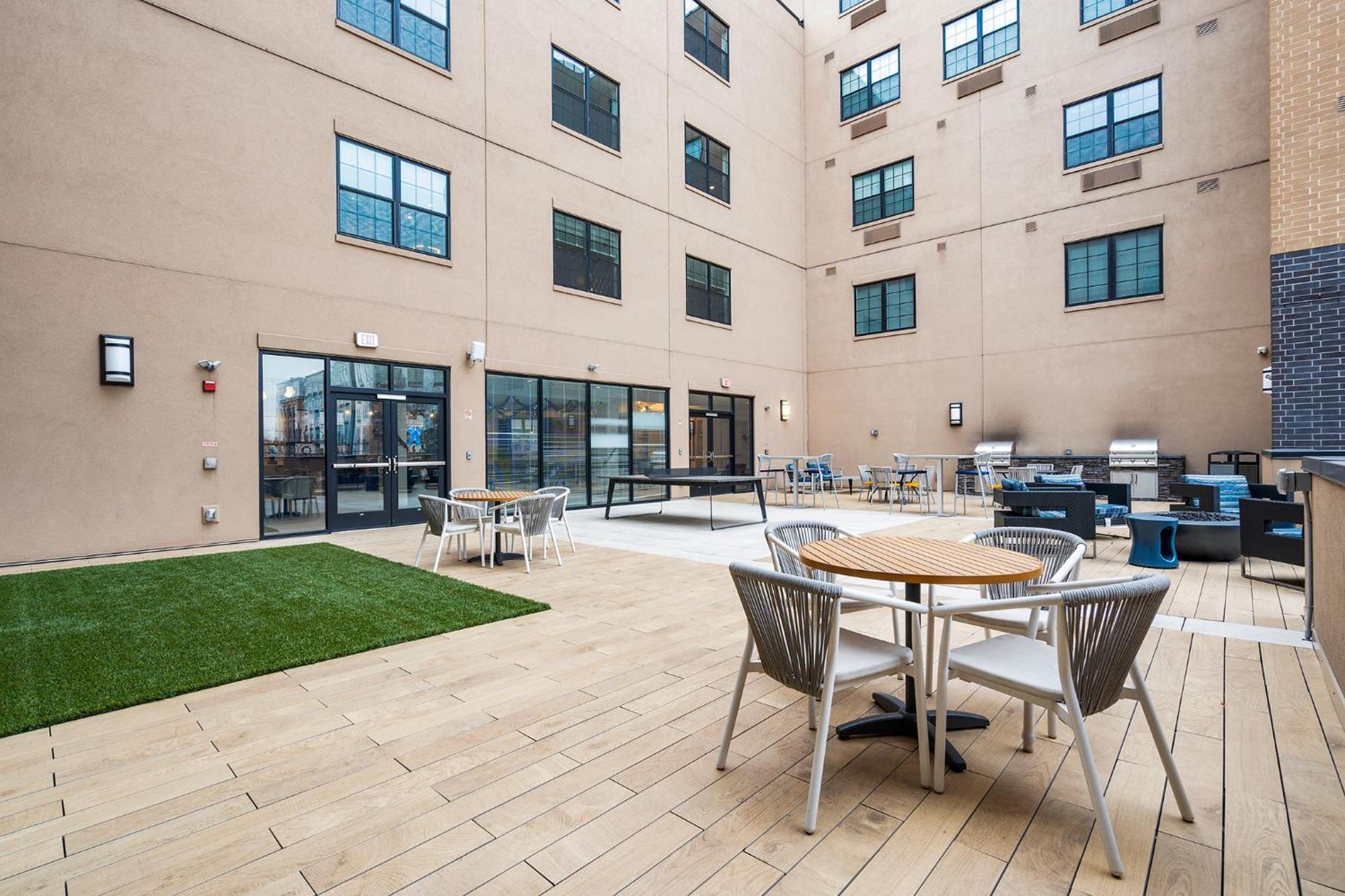 2 Bed With Gym And Laundry Minutes From Nyc Jersey City