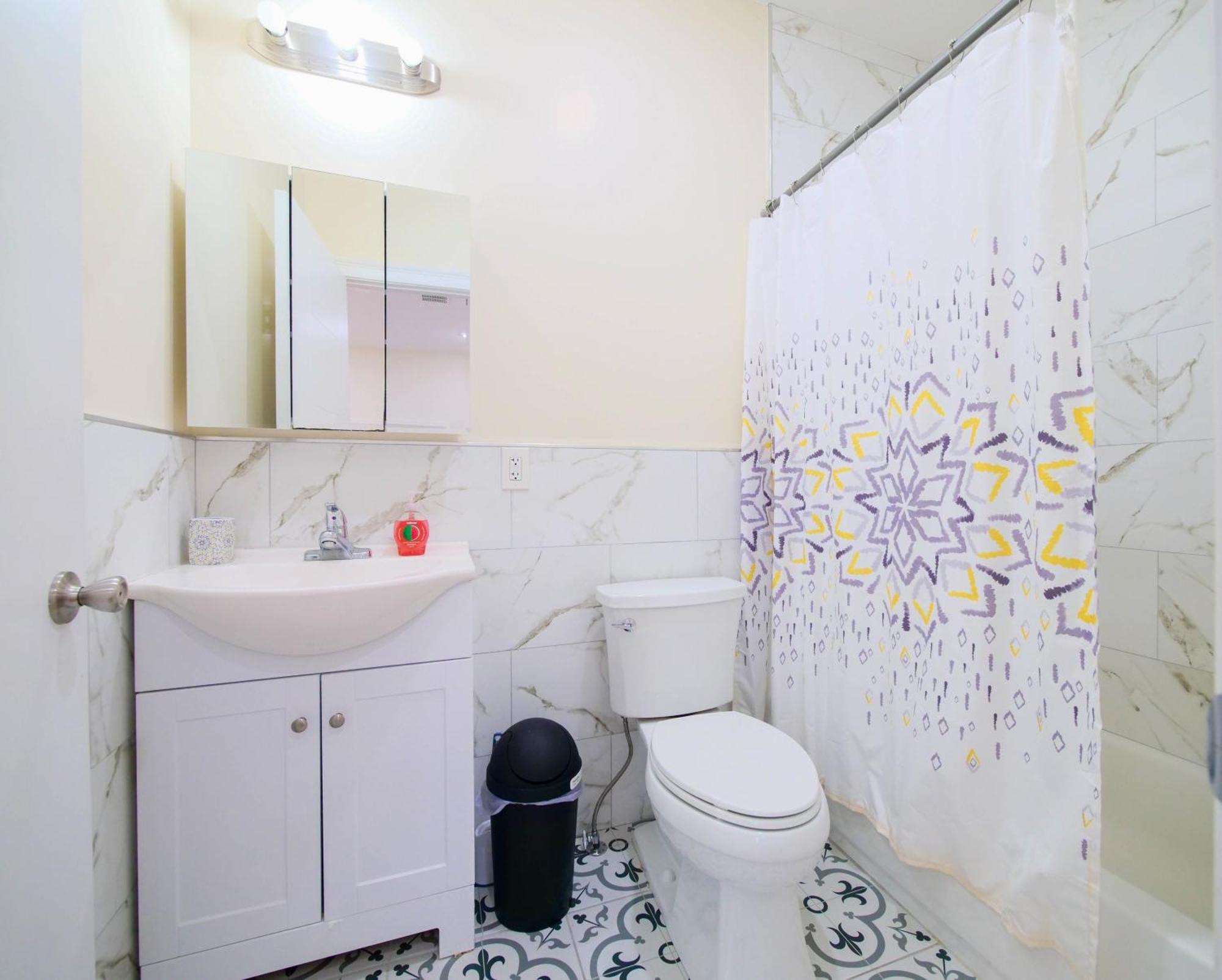 Apartment Spacious Three-bedroom Near New York - Contemporary Design *