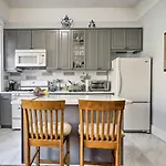 Contemporary Jersey City Abode About 5 Mi To Nyc!