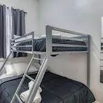 Gorgeous Duplex With Parking By Jsq