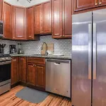 Gorgeous Duplex With Parking By Jsq