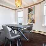 Spacious & Stylish 2Br Apartment Near Manhattan