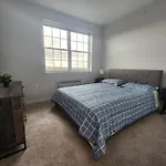 Pristine 2Br Apt With Modern Amenities Near Nyc