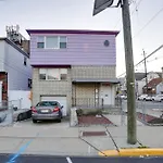 Ideally Located Jersey City Home, 8 Mi To Nyc