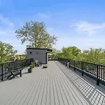Huge 2000 Sqft Luxury & Stylish Condo Minutes To New York
