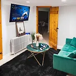 Golden Gateway Studio 20 Min Nyc