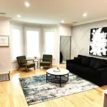 Huge 2000 Sqft Luxury & Stylish Condo Minutes To New York