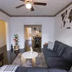 Spacious & Stylish 2Br Apartment Near Manhattan