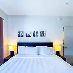 Very Posh 1 Bed Room Apartment -City Views, Walk To Subway And Ferry, 15 Minutes To Manhattan, Min 30 Days Stay