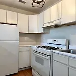 Comfy Apt With Skyline Front View Mins Away From Nyc