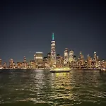 Jersey City Private Entire Apartment - 30 Minutes From One World Trade Center