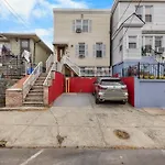 Large Luxury Home With Game Room & Backyard Near Nyc With Parking
