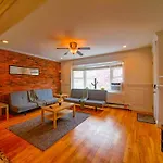 Stylish 3 Bed, Minutes To Nyc!