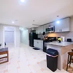 Mins To Nyc Spacious 2 Bedroom Apartment