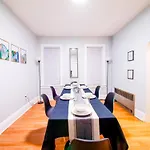 Vibrant Retreat - Two Bedroom Near Nyc