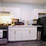 Vibrant Retreat - Two Bedroom Near Nyc