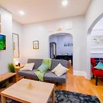 Vibrant Retreat - Two Bedroom Near Nyc