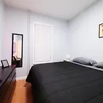 Nyc Views & Comfort - Modern 2-Bedroom Apartment