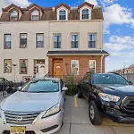 Stylish Jersey City Escape Near Nyc Condo