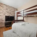 Spacious & Stylish 2Br Apartment Near Manhattan