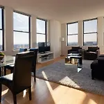 Sky City Apartment At 30 Regent
