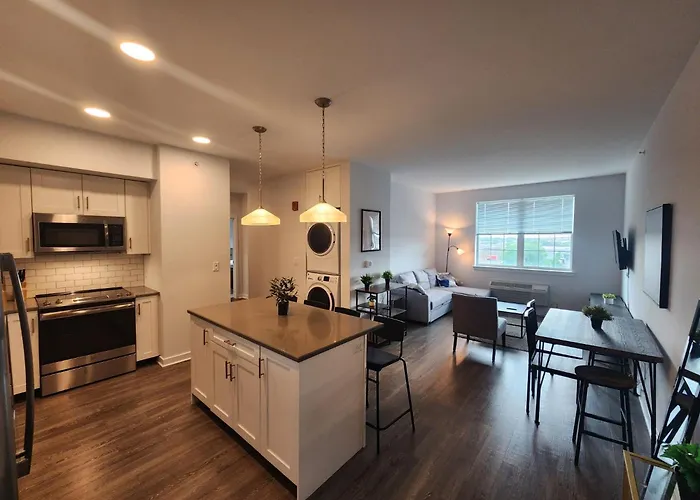 Pristine 2Br Apt With Modern Amenities Near Nyc
