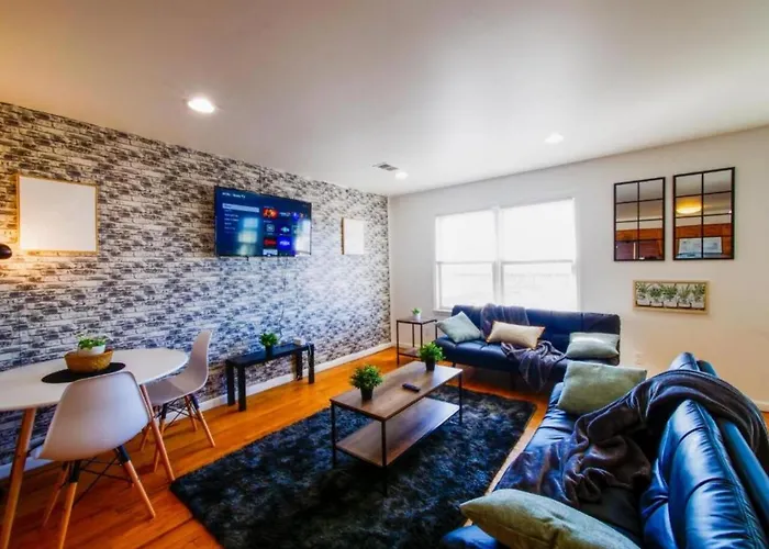 Cozy 3 - Bed Apartment, Minutes From Nyc!