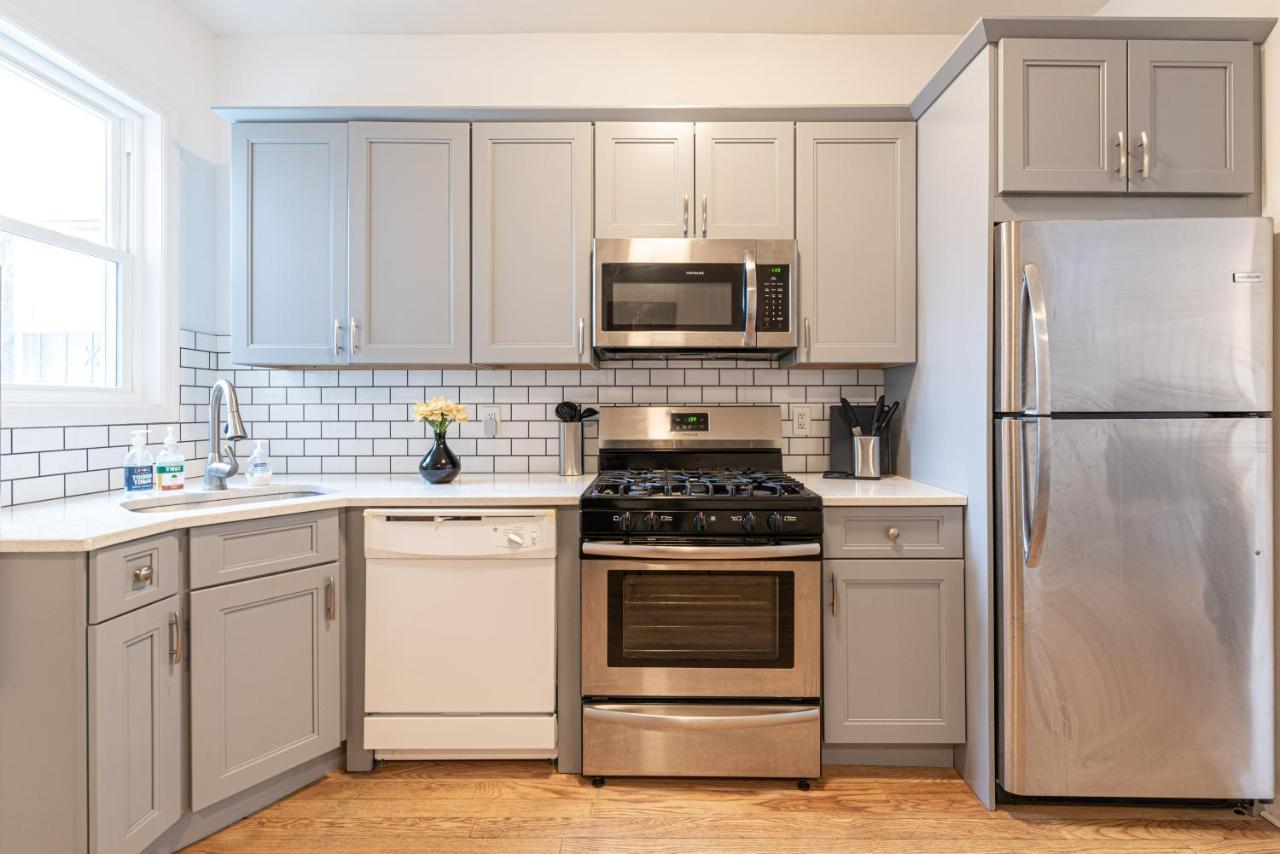 Holiday home Tranquil Town House With Parking And Laundry - Just 25 Minutes To Time Square! *