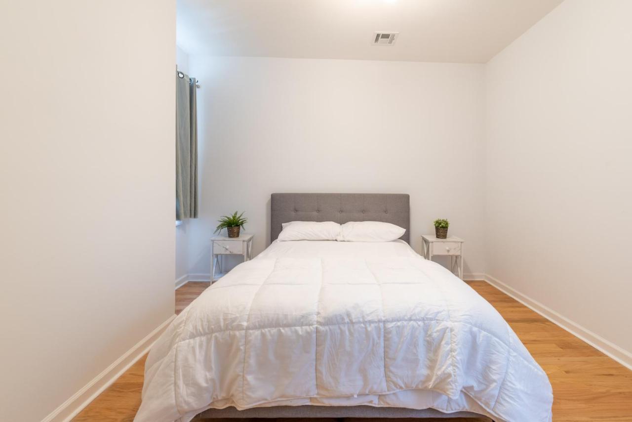 Holiday home Tranquil Town House With Parking And Laundry - Just 25 Minutes To Time Square! *