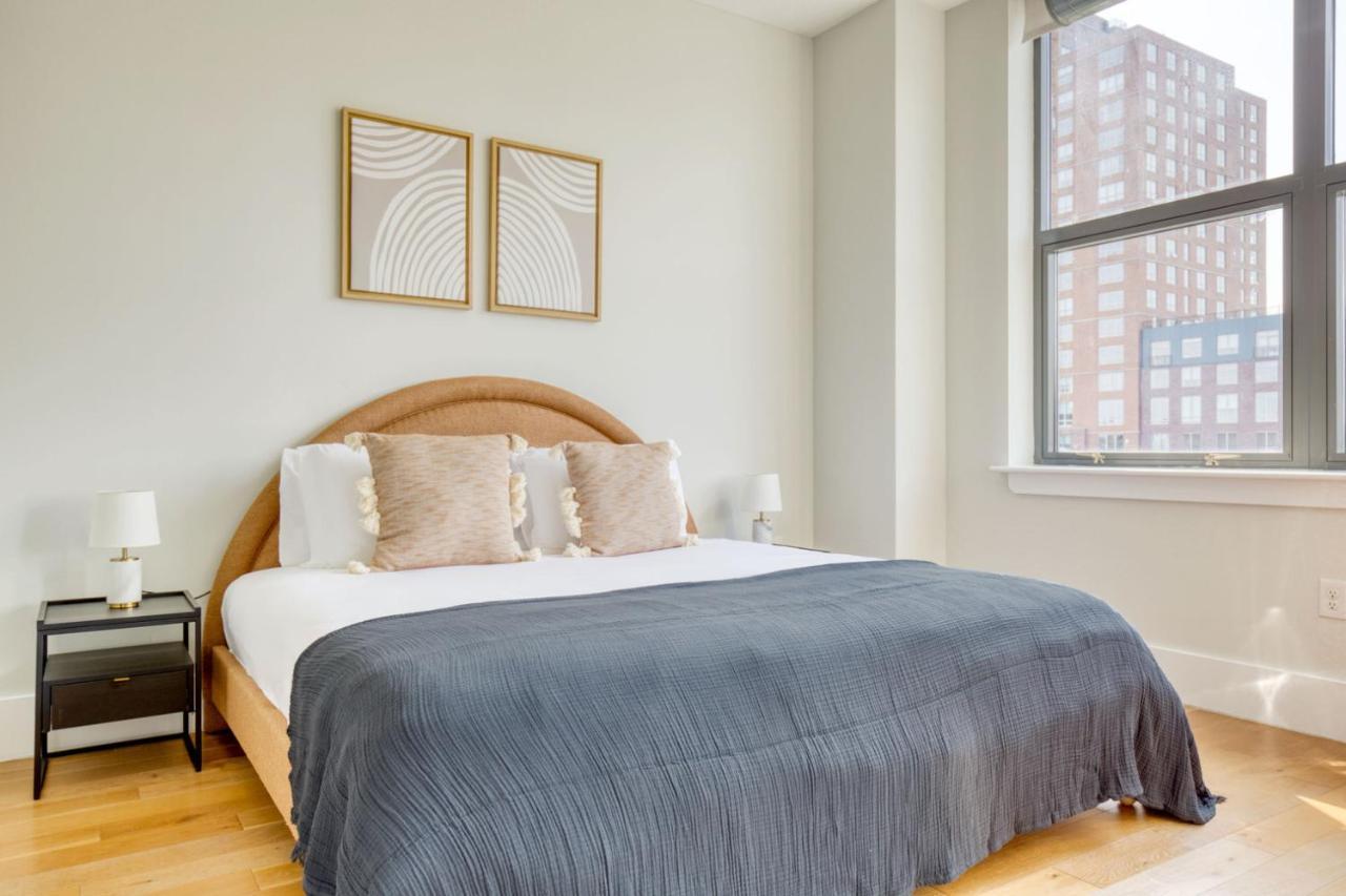 Jersey 1br W Doorman Gym Wd Nr Shuttle Nyc-945