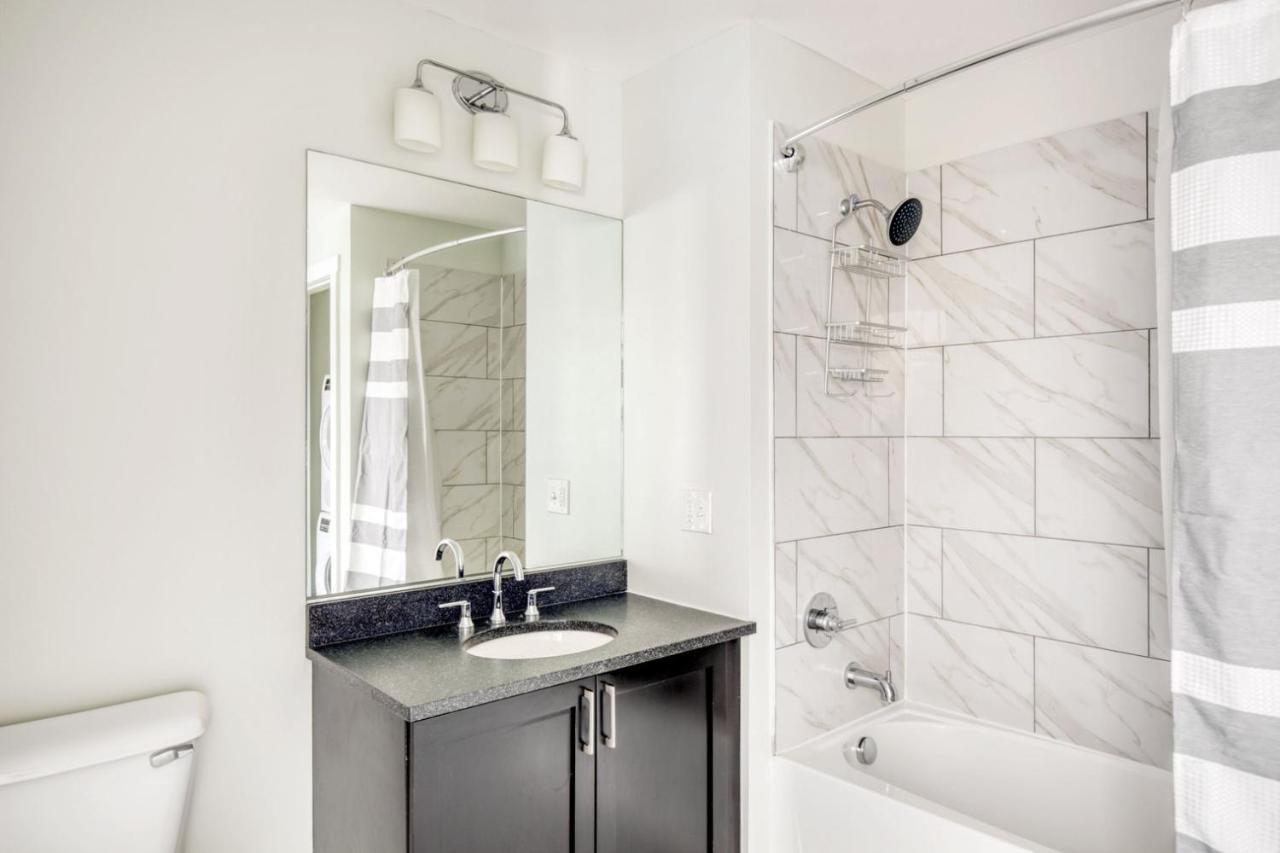 Jersey 1br W Doorman Gym Wd Nr Shuttle Nyc-945