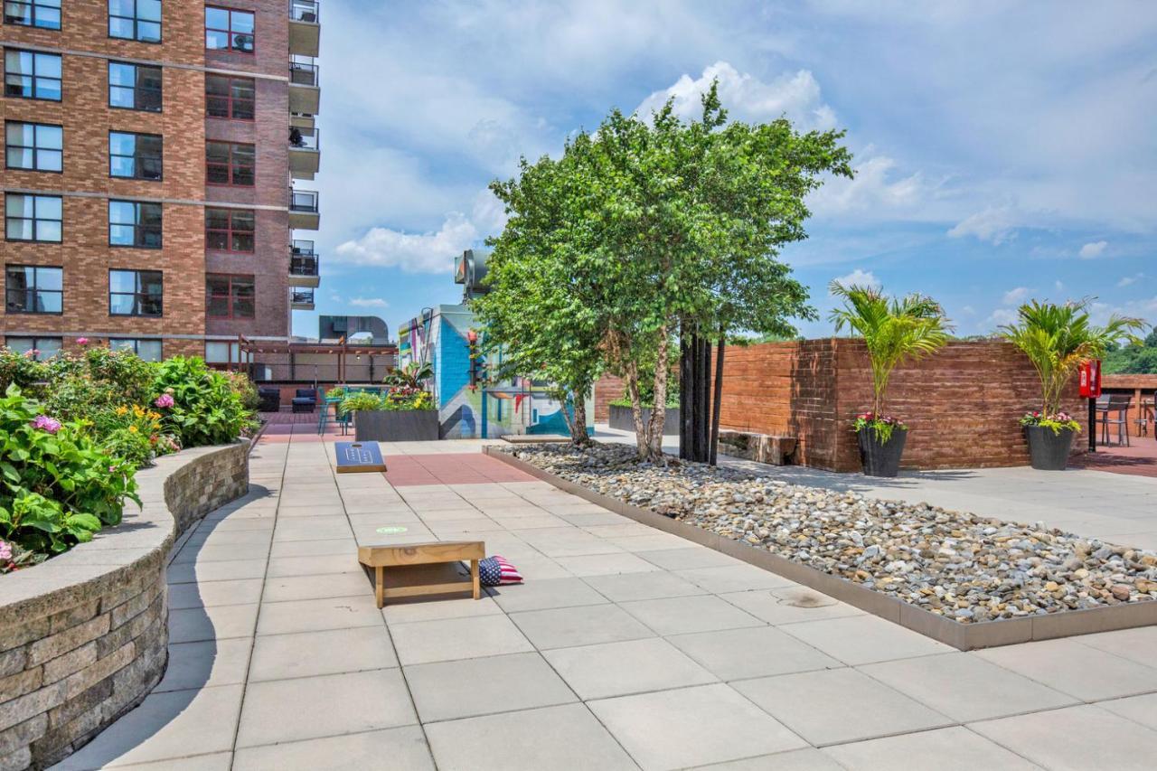 Jersey 1br W Doorman Gym Wd Nr Shuttle Nyc-945 *