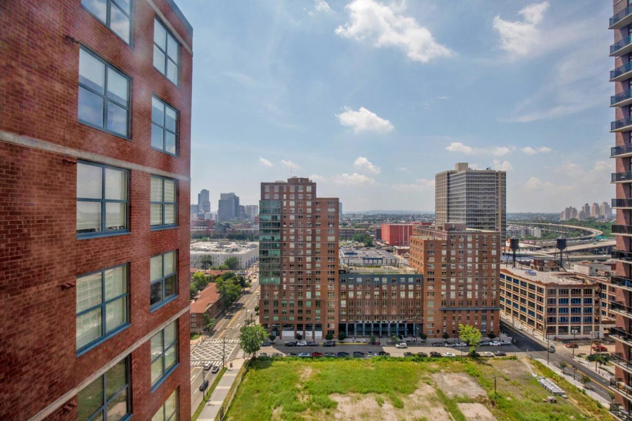 Jersey 1br W Doorman Gym Wd Nr Shuttle Nyc-945 *