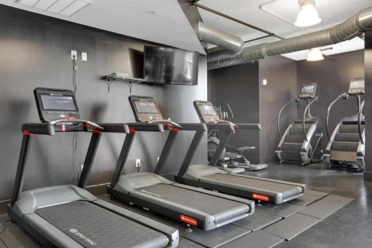 Jersey 1br W Doorman Gym Wd Nr Shuttle Nyc-945