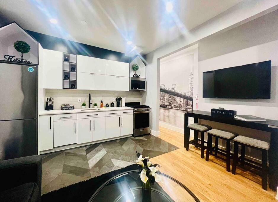 Apartment 2 Bedroom Apartment, Close To Nyc & Downtown Jc! *