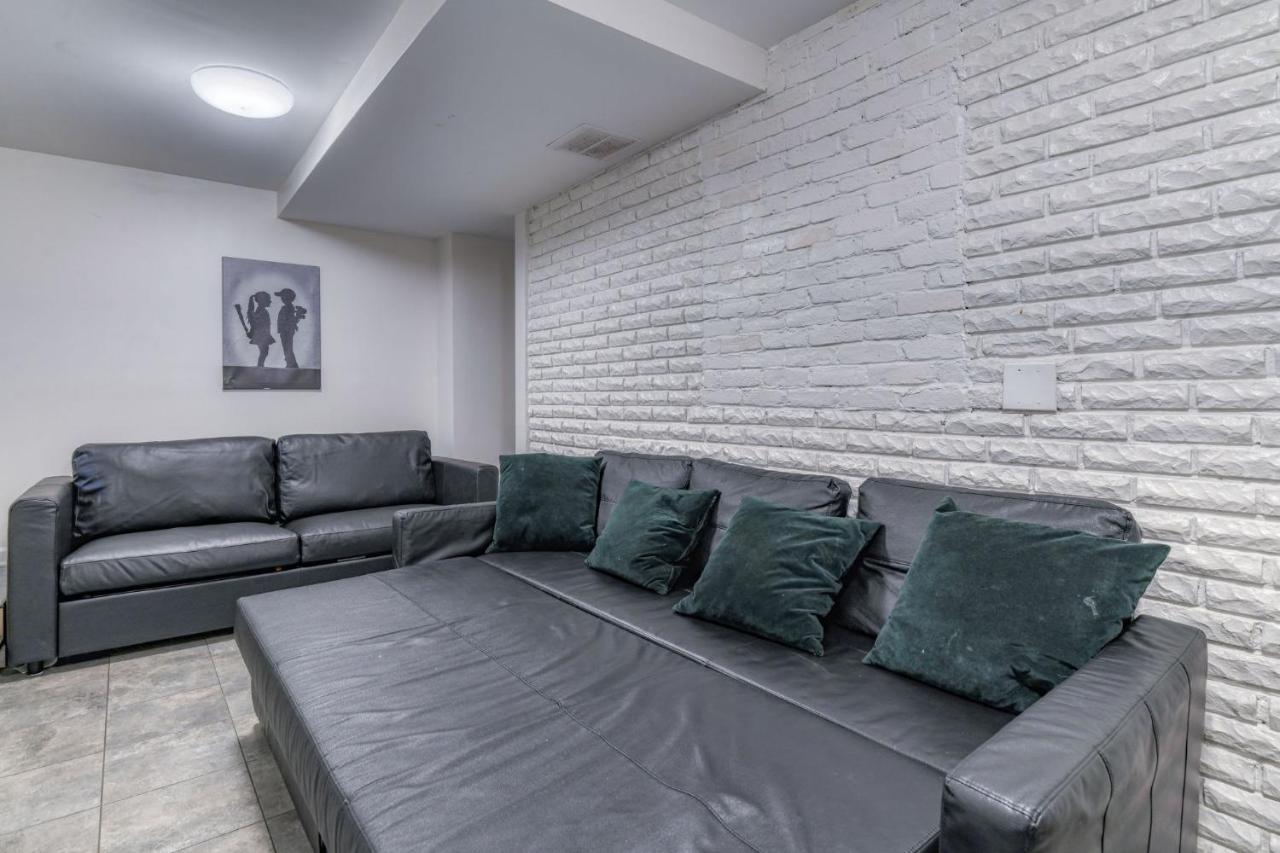 Apartment Gorgeous Duplex With Parking By Jsq