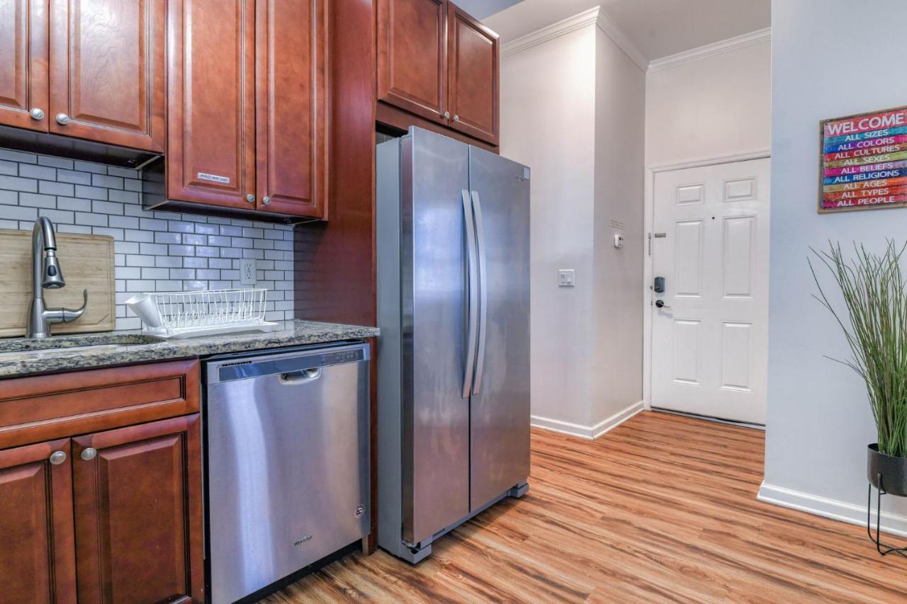 Gorgeous Duplex With Parking By Jsq * Jersey City