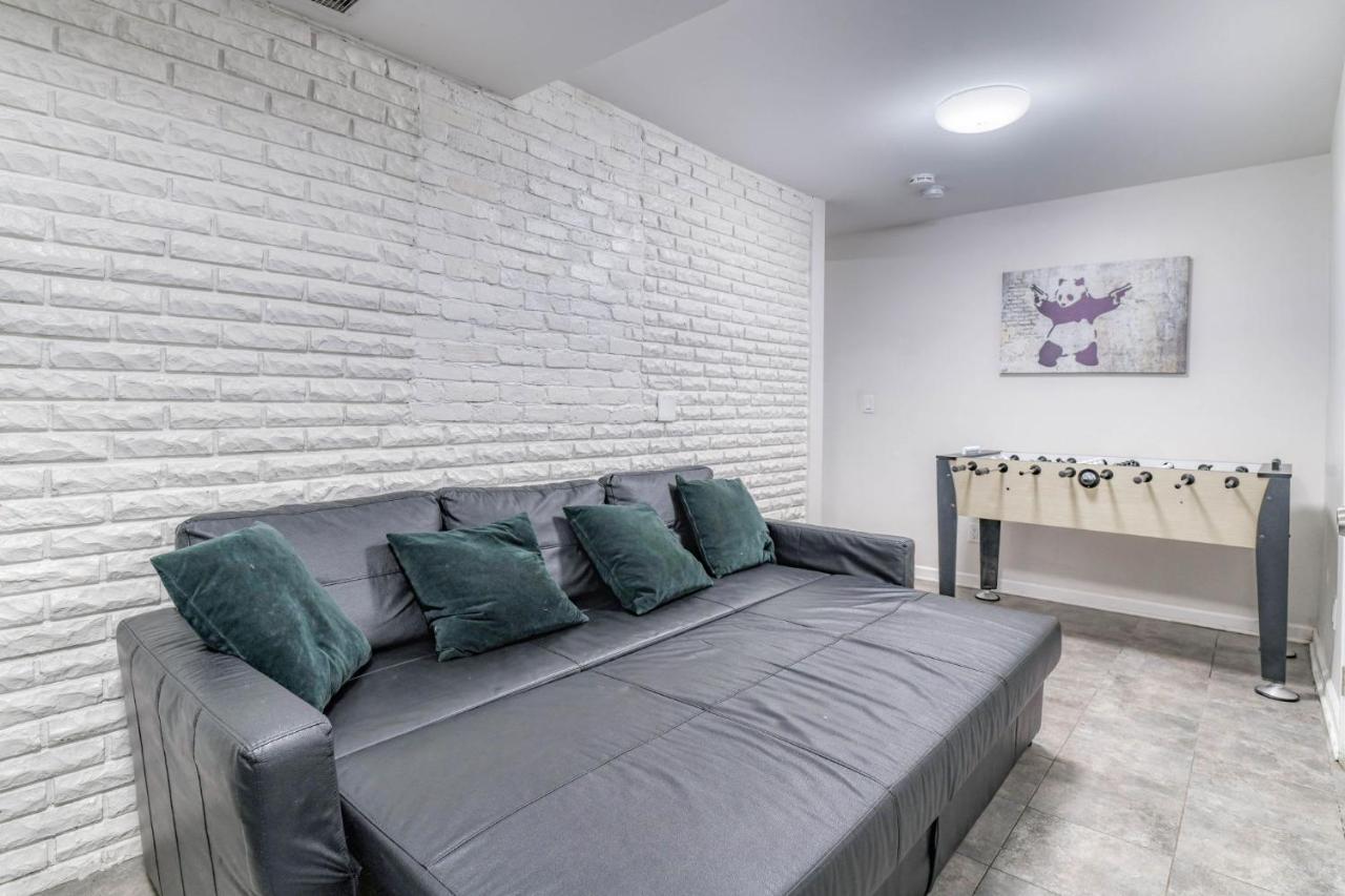 Apartment Gorgeous Duplex With Parking By Jsq