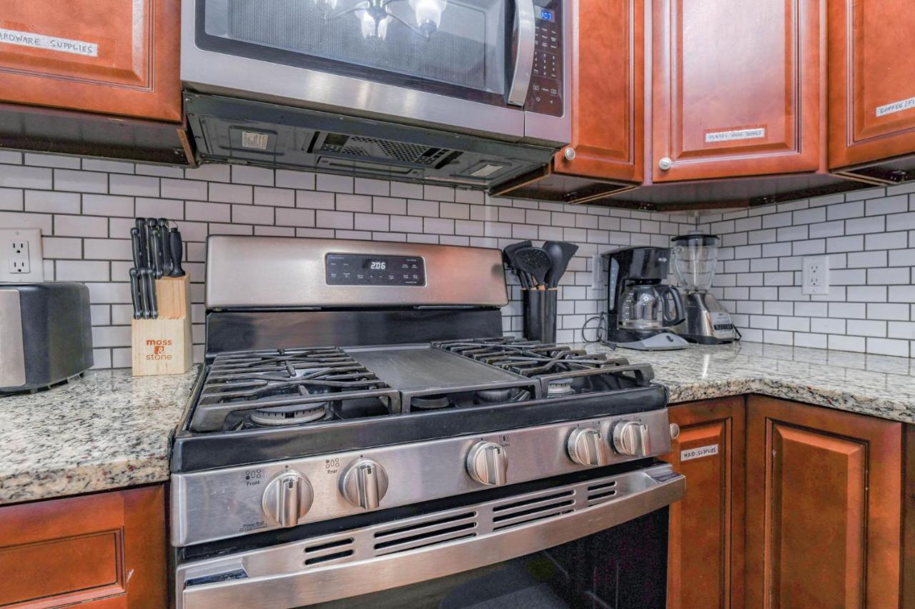 Gorgeous Duplex With Parking By Jsq * Jersey City