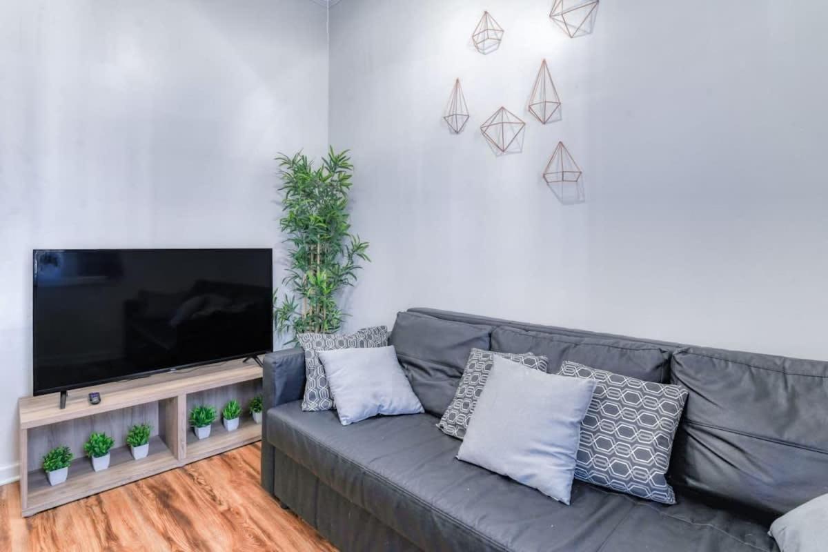 Apartment Two Modern Minutes To Nyc
