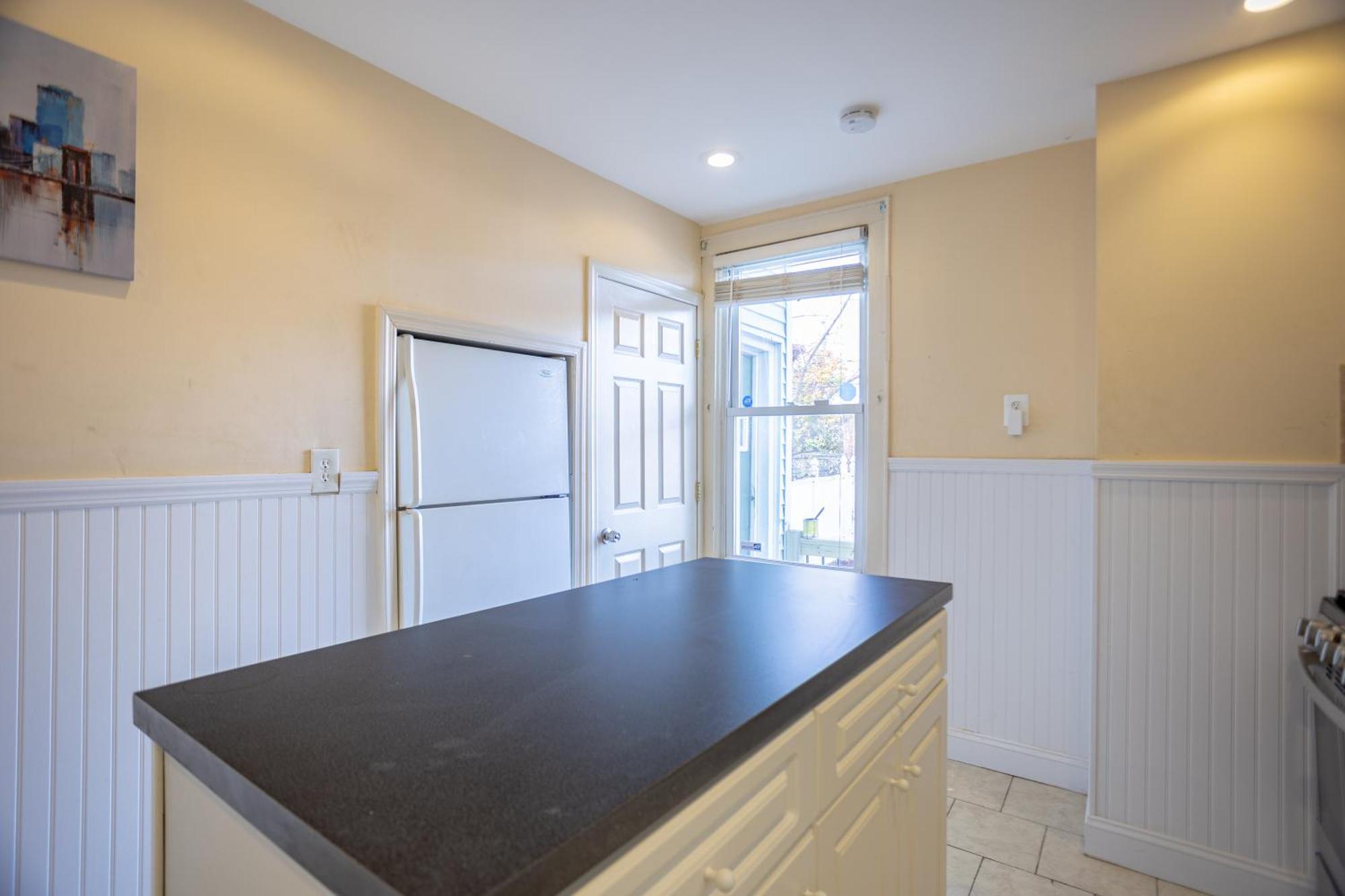 Spacious & Stylish 2br Near Manhattan Apartment *