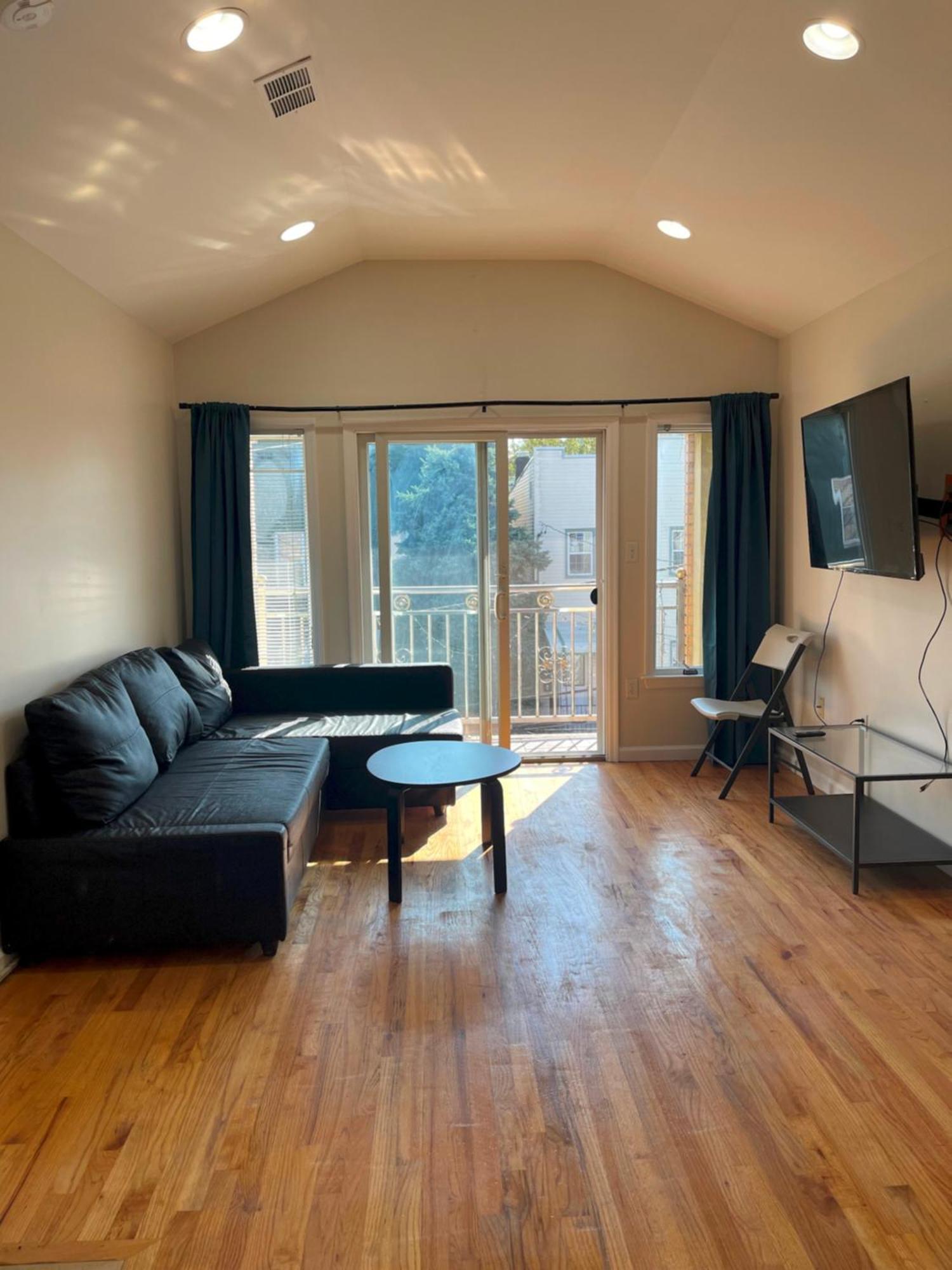 Business & Family Friendly Balcony Jacuzzi Free Park *