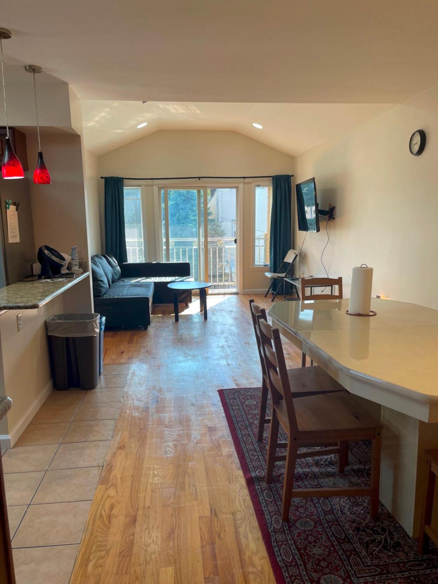 Business & Family Friendly Balcony Jacuzzi Free Park *