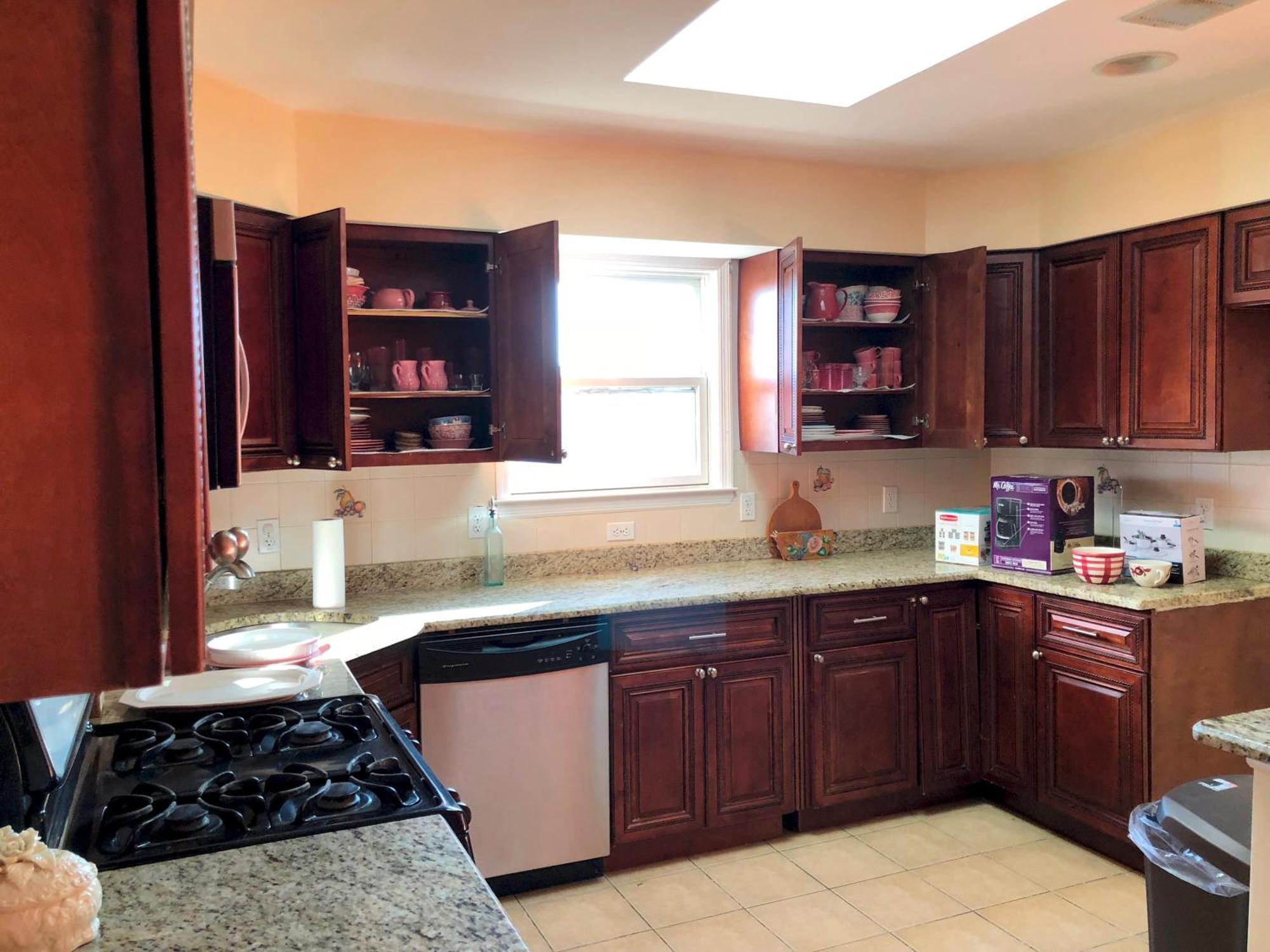 Business & Family Friendly Balcony Jacuzzi Free Park Apartment *