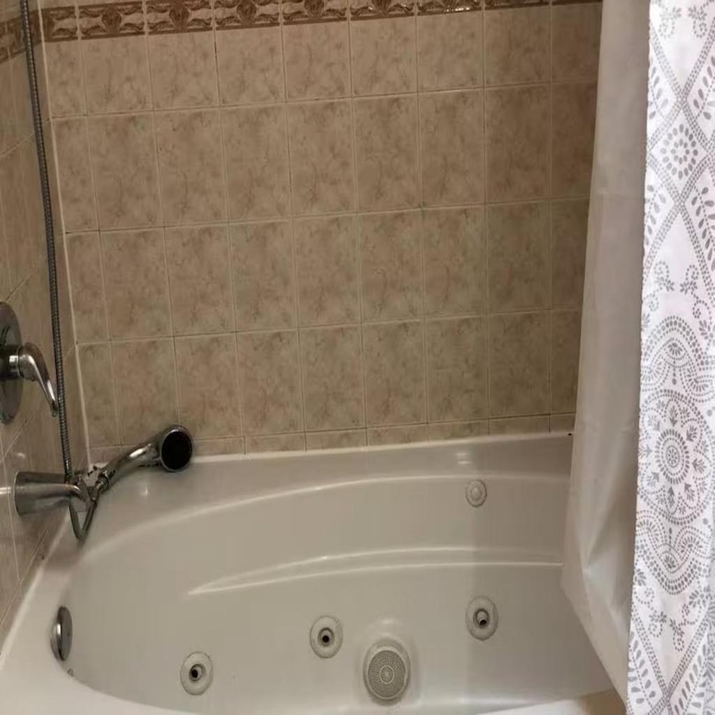 Apartment Business & Family Friendly Balcony Jacuzzi Free Park