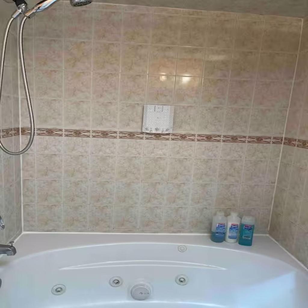 Apartment Business & Family Friendly Balcony Jacuzzi Free Park *